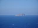 030. Одинокая скала в синем море - Экскурсия в крепость Грамвуса и лагуну Балос. Северо-западная оконечность Крита