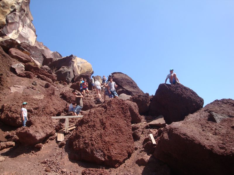 Дорога на Красный пляж (η Kόκκινη Παραλία), Санторини