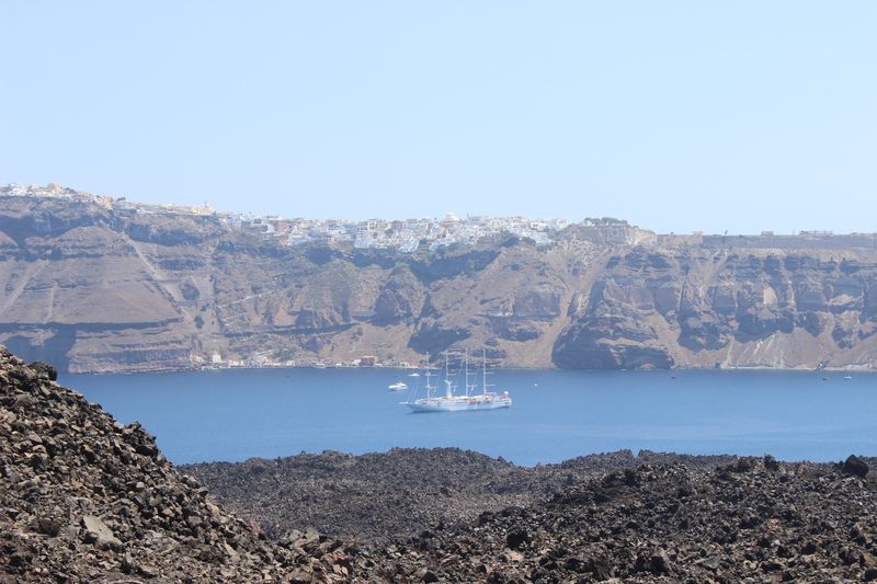 Вид с вулкана. Остров Неа-Камени (Νέα Καμένη), Санторини