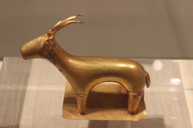 Золотой горный козел, 17 в до н.э, Акротири. Музей Фиры, Санторини