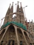 057. Sagrada Familia, фасад - Собор Святого Семейства (Sagrada Familia). Собор до сих пор достраивают, даже после смерти архитектора Гауди.