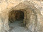 069. Угольная шахта - В пещеру следует захватить фонарик! Левый край пляжа Плакиас, Южный Крит.
